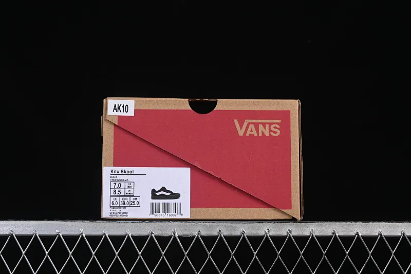 All categories Vans Vans series Vans Low Vans low-top Vans Knu Skool Vans plus velvet low-top casual skateboard shoes VN0009QCBMA